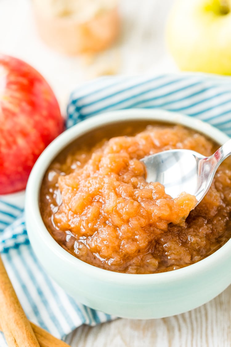 How To Make Applesauce in the Slow Cooker