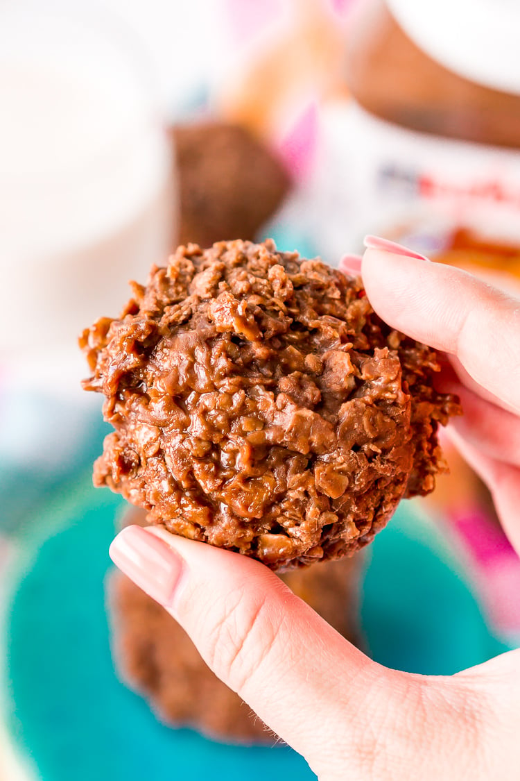 Nutella No Bake Cookies are a yummy way to enjoy the chocolate and hazelnut flavors of everyone’s favorite spread! Made with oatmeal, butter, sugar, milk, vanilla, and Nutella, this recipe is as easy to make as it is delicious!