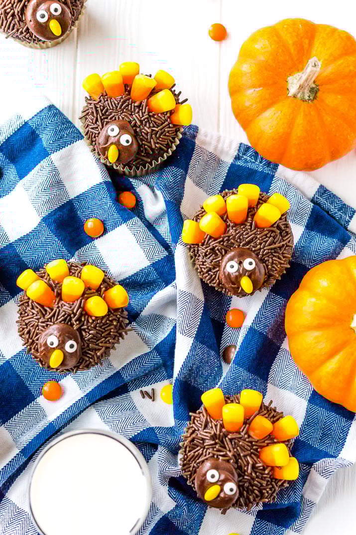 These Turkey Cupcakes are an easy-to-make treat for the kids and a fun way to celebrate the Thanksgiving season!