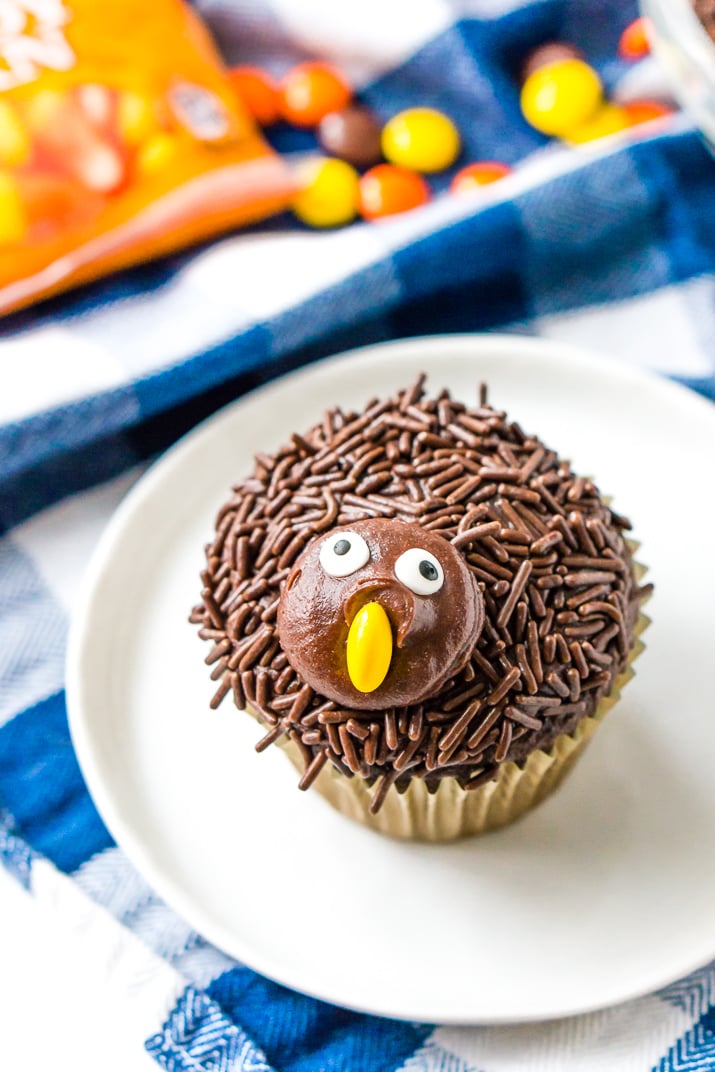 These Turkey Cupcakes are an easy-to-make treat for the kids and a fun way to celebrate the Thanksgiving season!