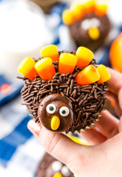 These Turkey Cupcakes are an easy-to-make treat for the kids and a fun way to celebrate the Thanksgiving season!