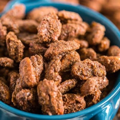 Gingerbread Candied Pecans in a blue serving bowl.