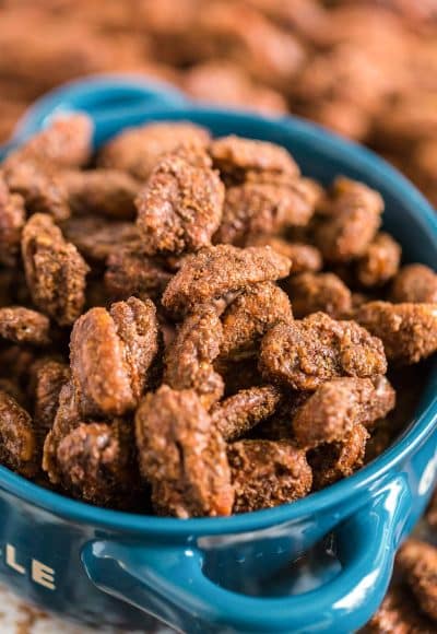 Gingerbread Candied Pecans in a blue serving bowl.