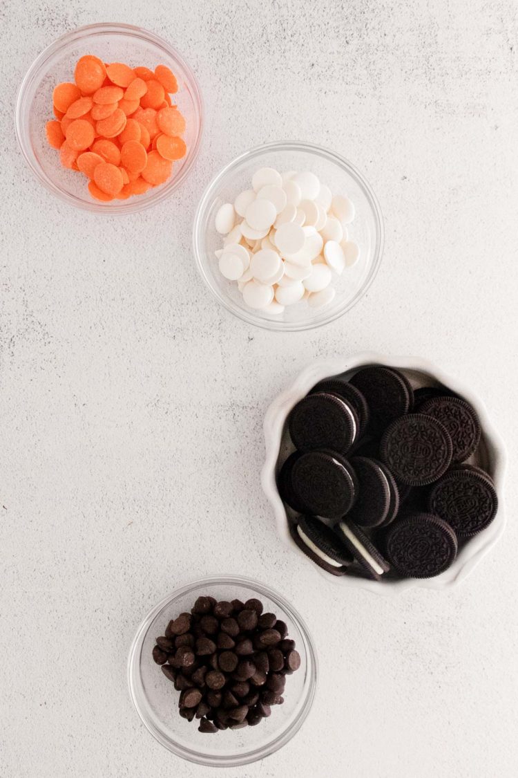 Ingredients to Make Halloween decorated Oreos.