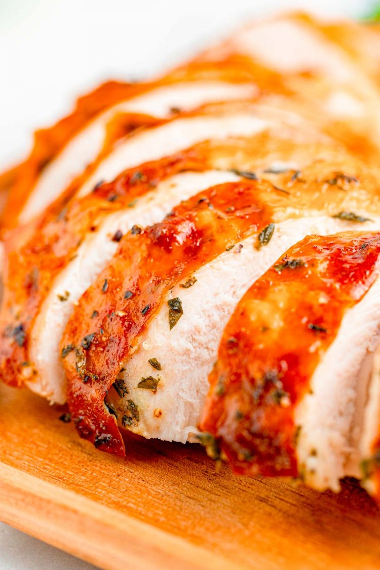 Close up photo of sliced turkey breast.