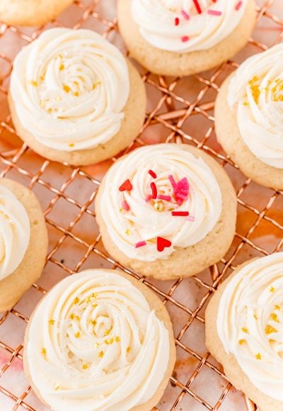 Champagne Sugar Cookies are an amazingly light and fluffy cookie topped with a silky and luxurious champagne buttercream frosting! These cookies are perfect for New Year’s Eve, but can also be enjoyed while cuddled up next to the one you love on Valentine’s Day or when celebrating the new bride!