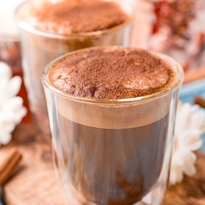 Close up photo of a double walled coffee glass filling with cafe con miel.