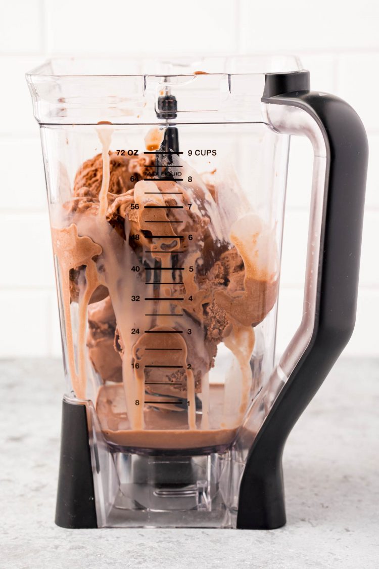 Ingredients for chocolate milkshakes in a blender.