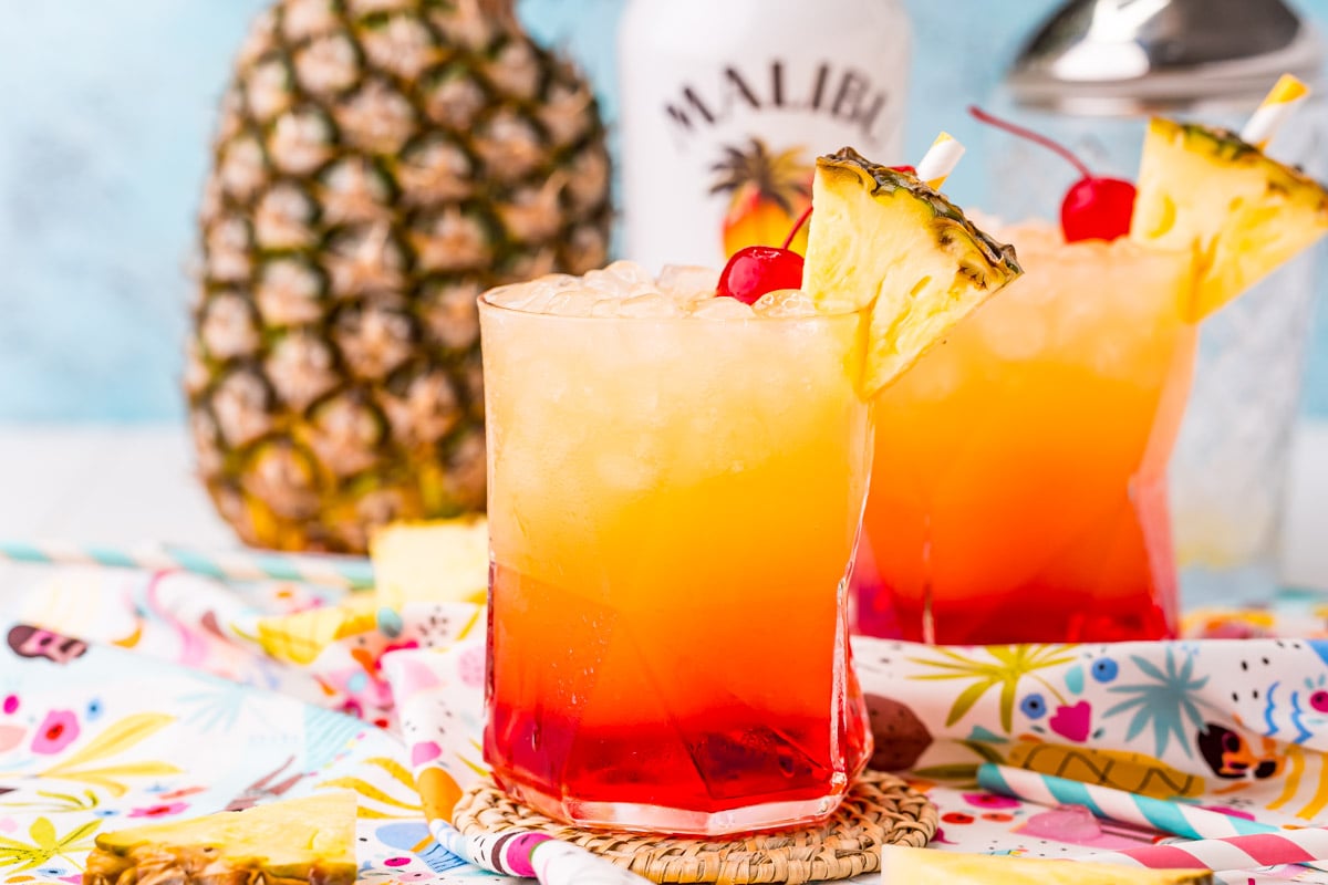 Malibu Sunset (Fruity Malibu Drink Recipe!)