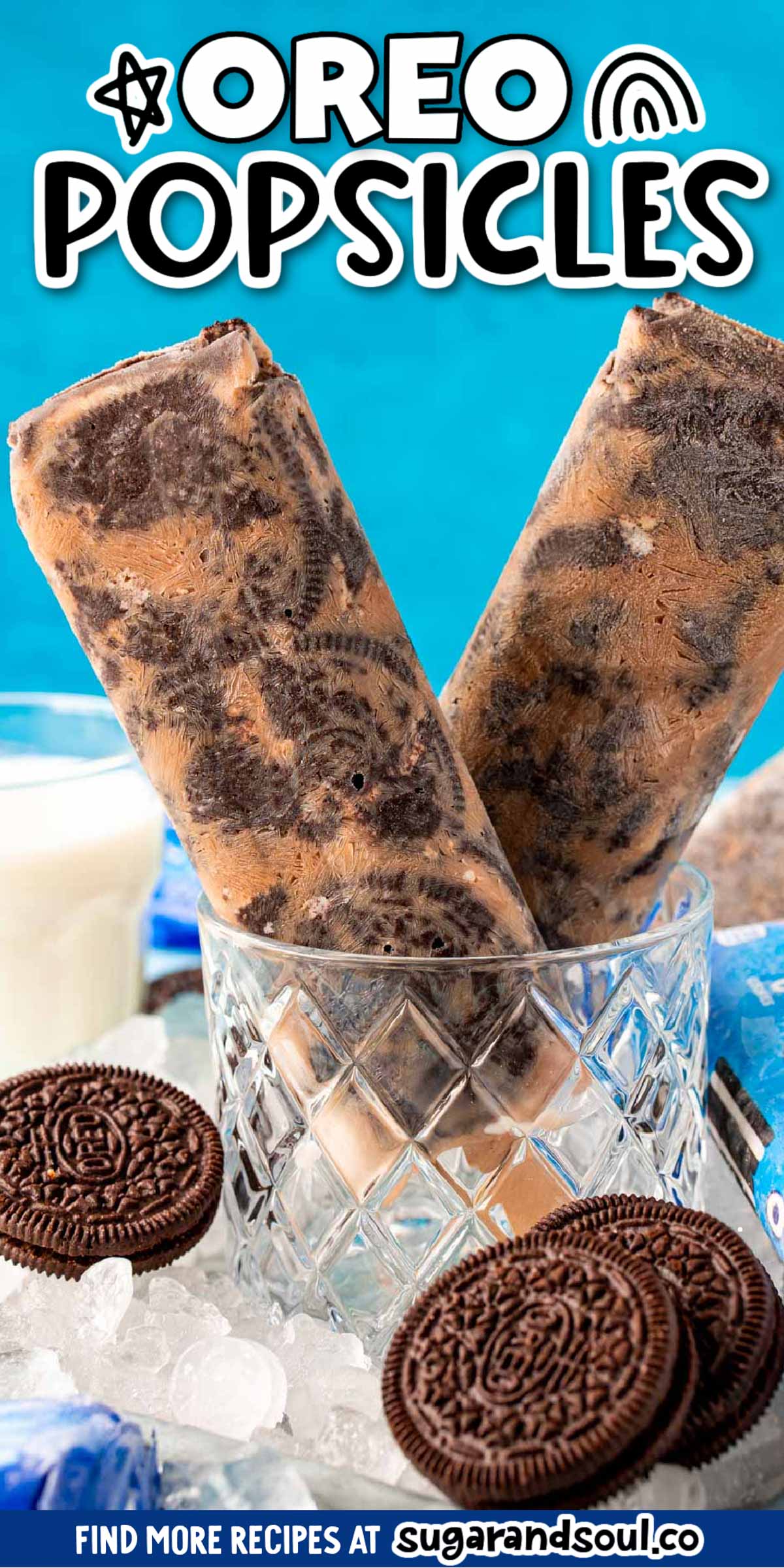 These Oreo Popsicles are the easiest summer dessert recipe loaded with cookies n cream flavor! No popsicle molds are required for this 2-ingredient frozen treat recipe! via @sugarandsoulco