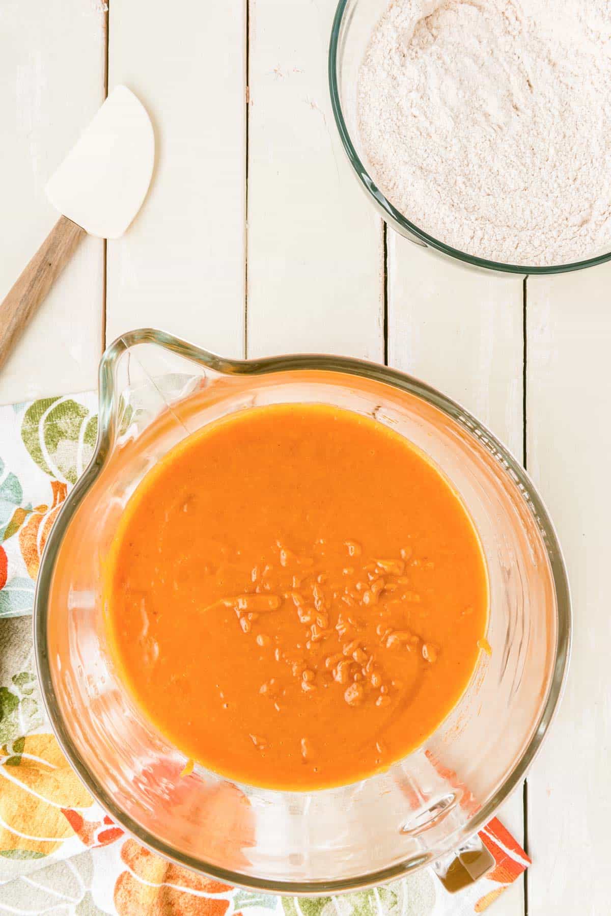 Pumpkin cake batter in a bowl.