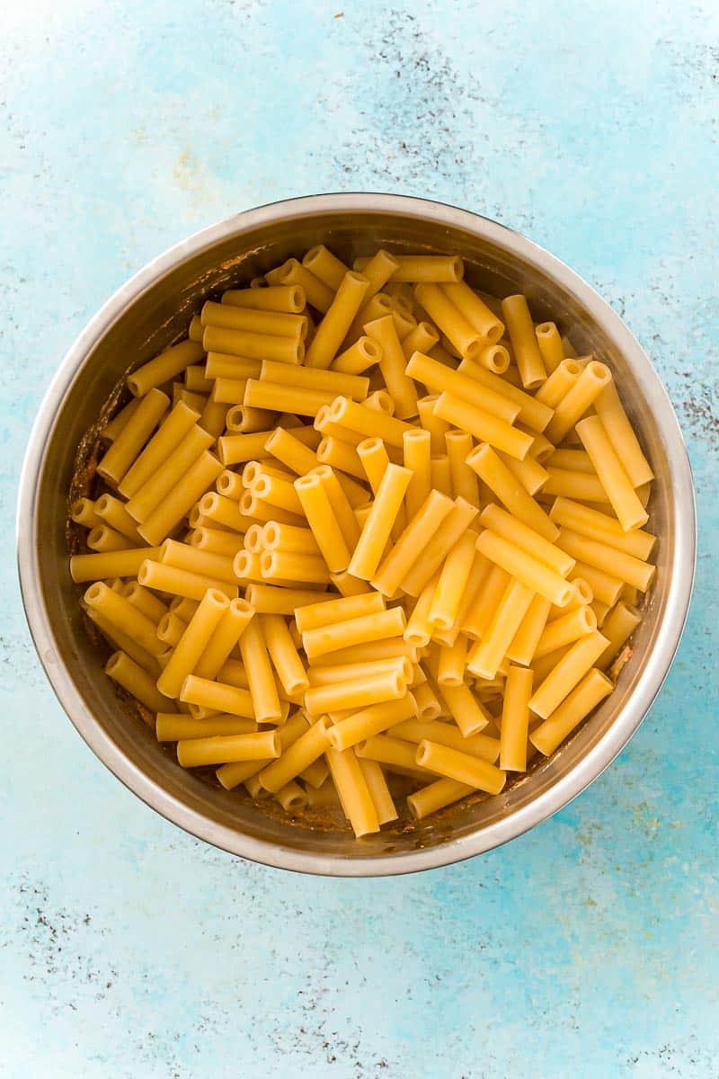 cooked pasta in bowl