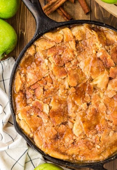 Overhead photo of a cast iron skillet filled with apple pandowdy.