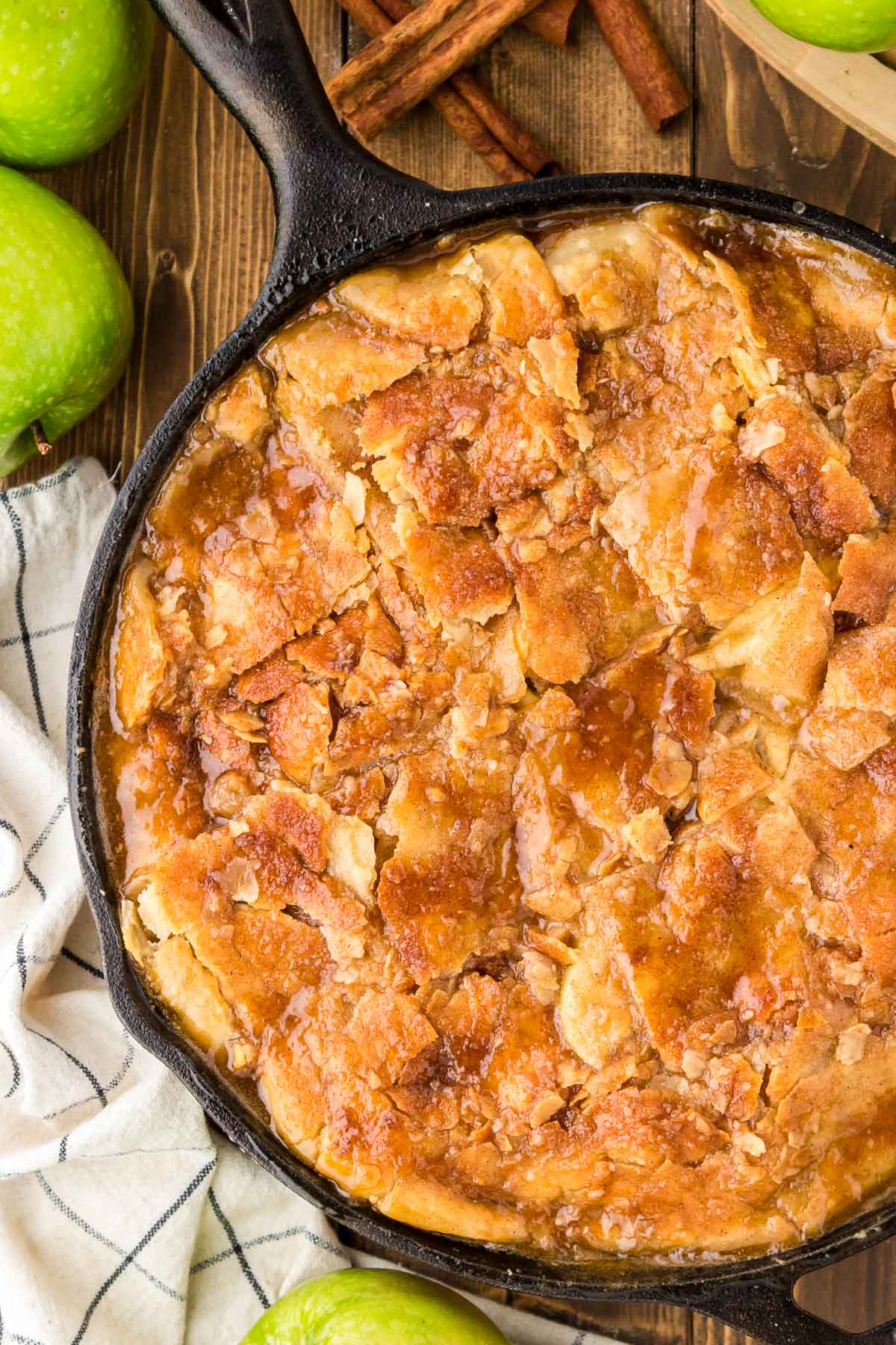 Overhead photo of a cast iron skillet filled with apple pandowdy.