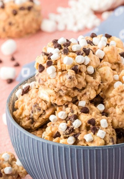 Avalanche cookies in a blue bowl.