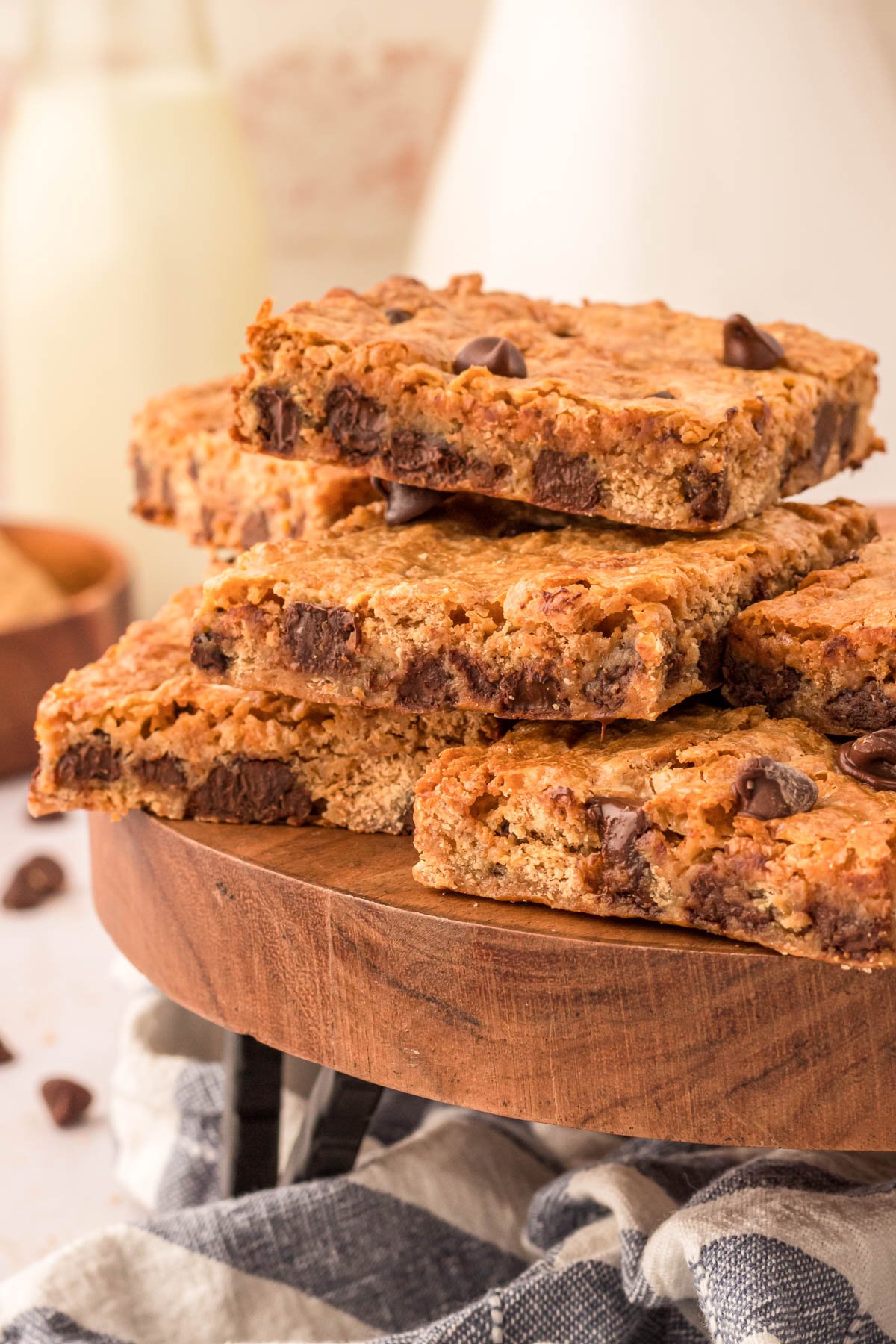 Graham cracker chocolate chip bars on a wooden cake stand.