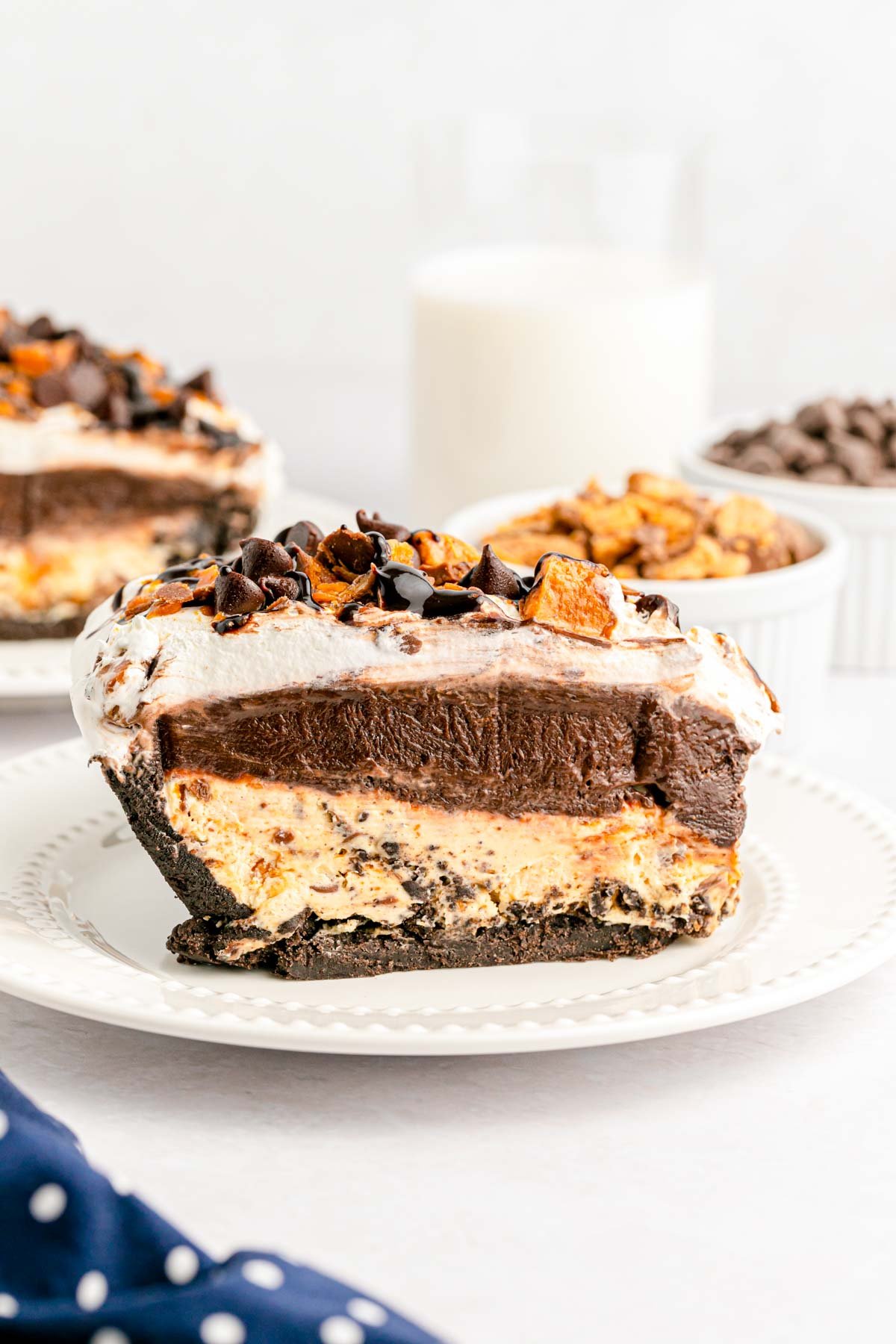 Side view of a slice of butterfinger peanut butter pie.