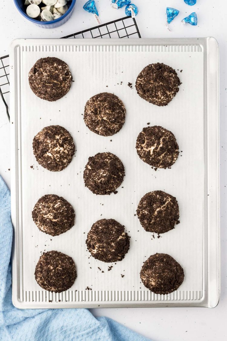 Overhead photo of a baking sheet with oreo cookies on it.