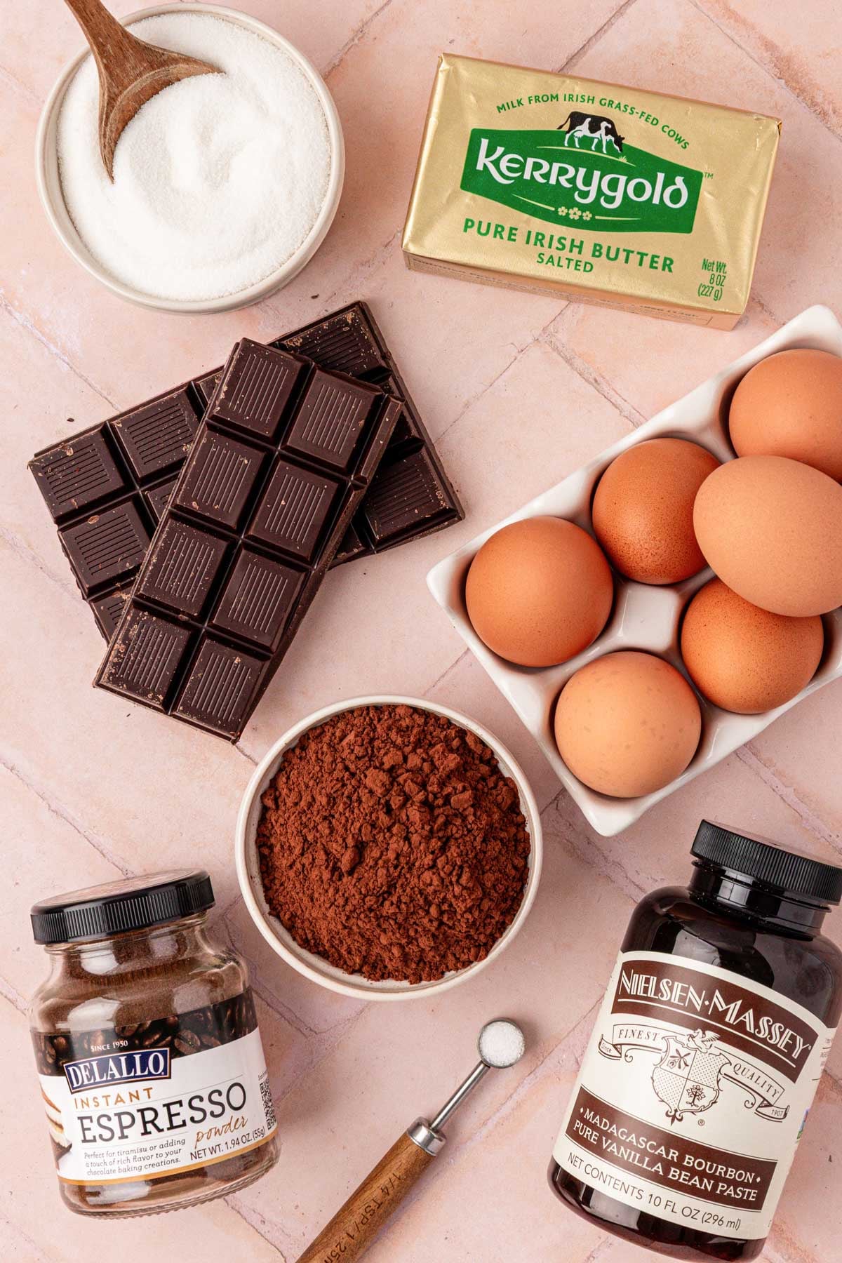 Ingredients to make Moelleux au Chocolat.