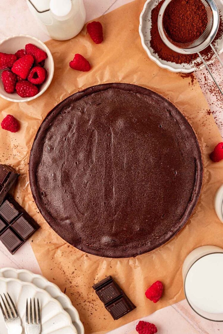 Overhead photo of a Meolleux au chocolat cake.